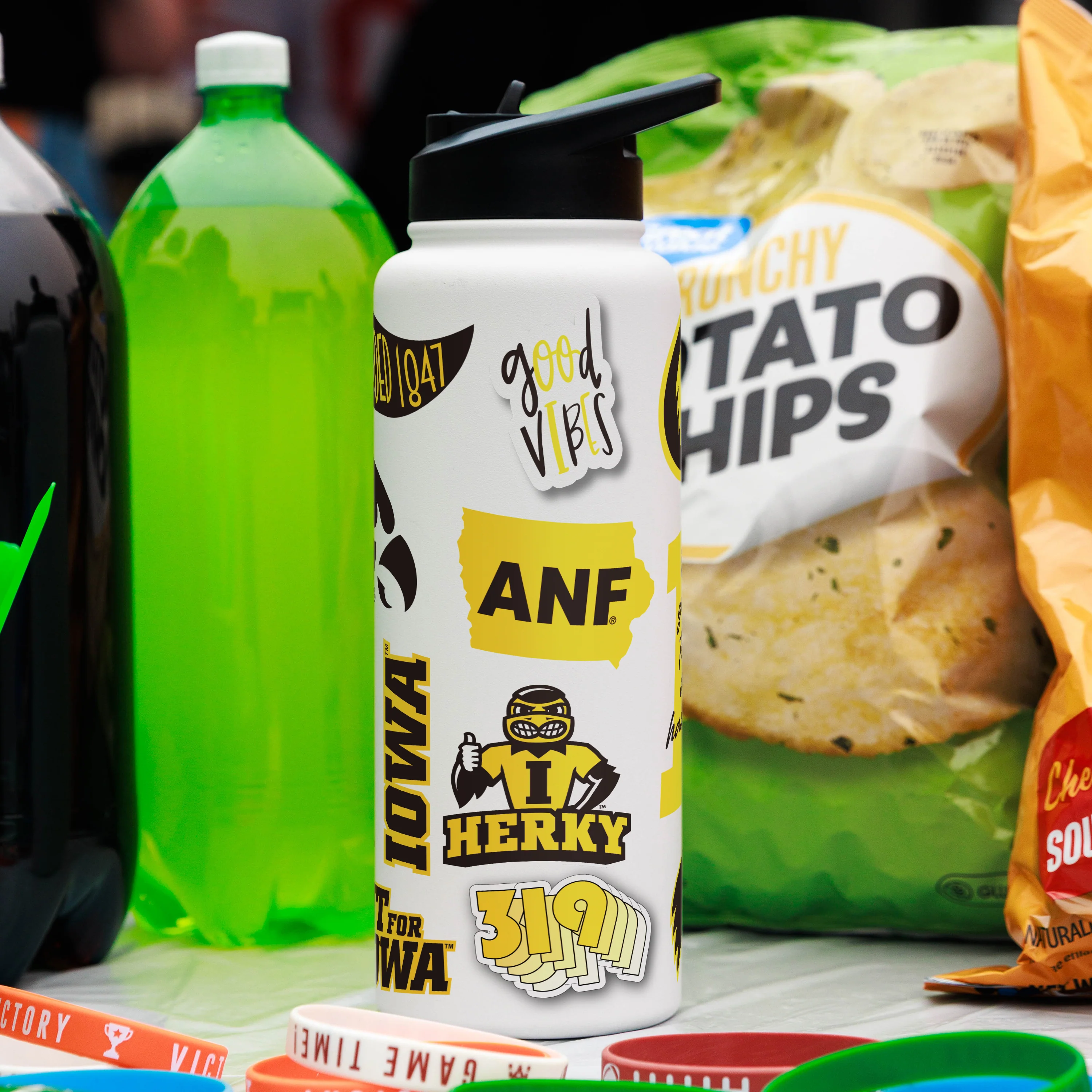 Iowa 34oz Native Quencher Bottle - Image 4