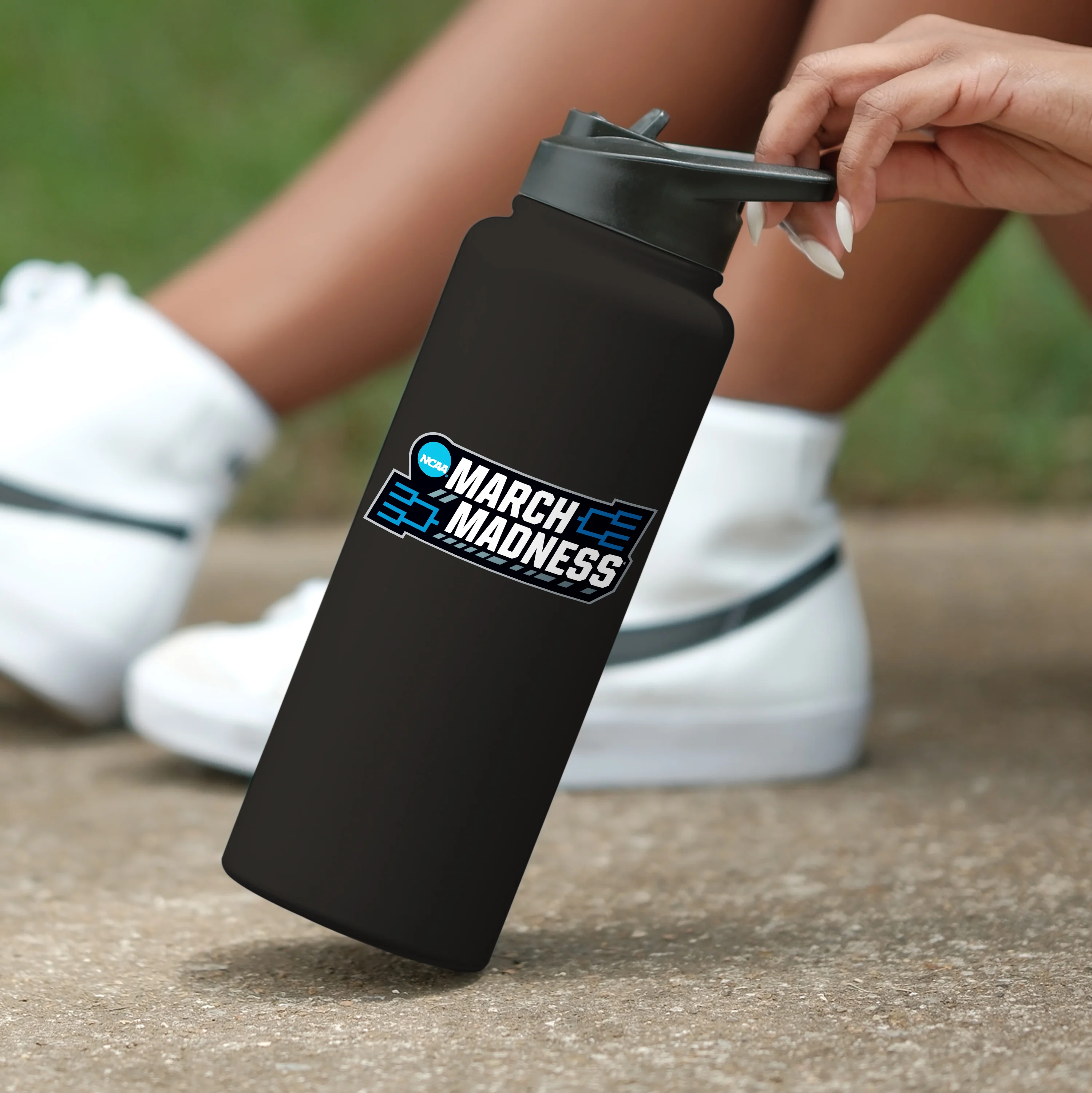 March Madness 34oz Logo Quencher Bottle - Image 4