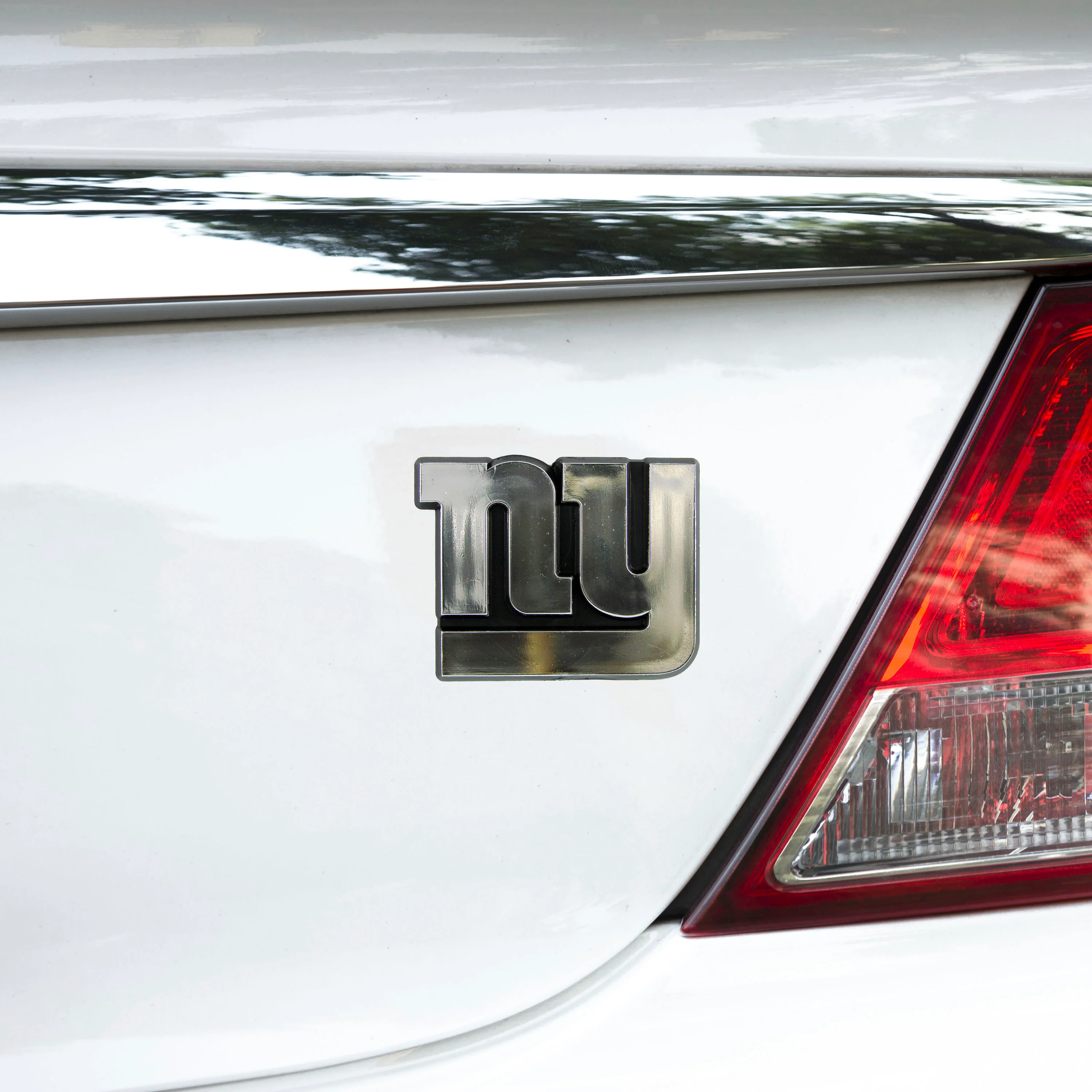 NFL - New York Giants Plastic Chrome Emblem - Image 2